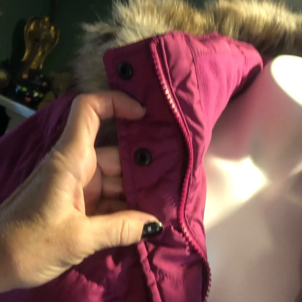 Lands' End Vibrant Magenta Puffer Coat with Faux Fur Trim - Picture 4 of 7